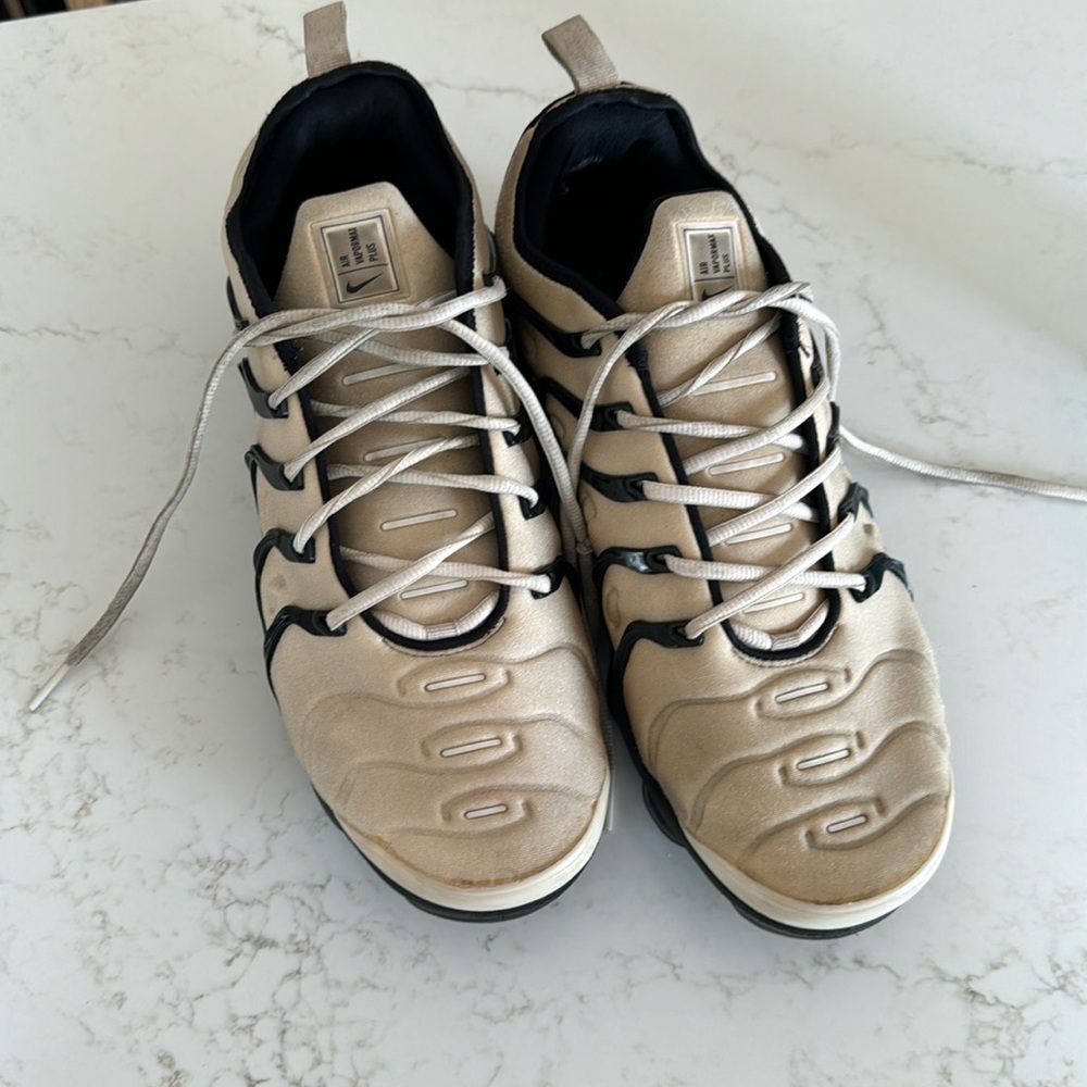 Men’s Nike air vapor max plus size 11 GUC